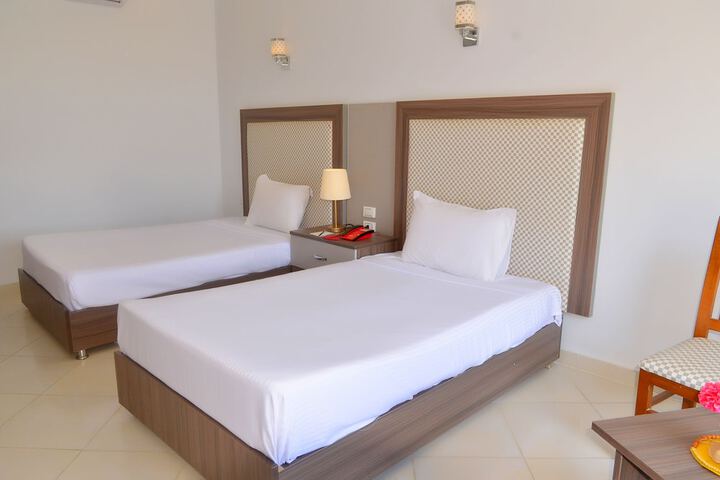 Room 8 of 27
