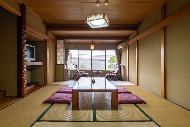Room 4 of 73
