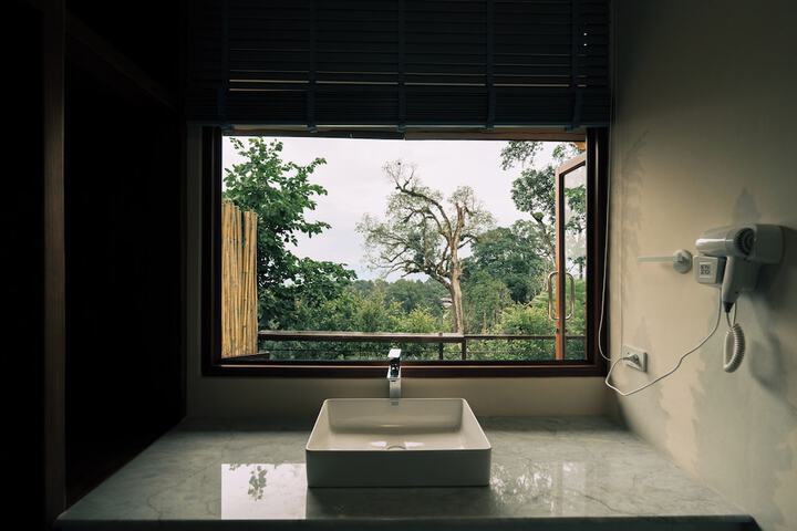 Room 5 of 94