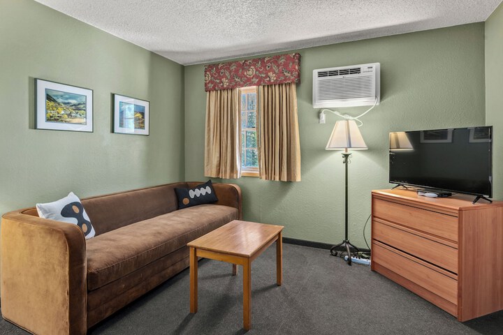 Room 6 of 43
