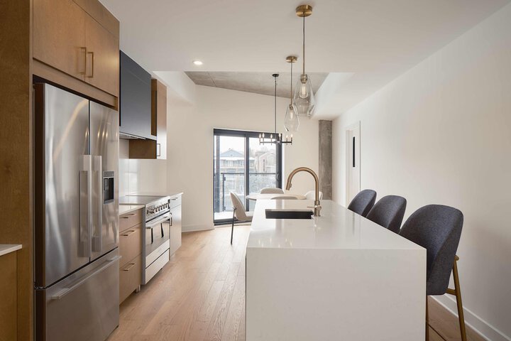 209 2nd Floor Studio Murphy Queen Bed with Balcony (41 of 95)