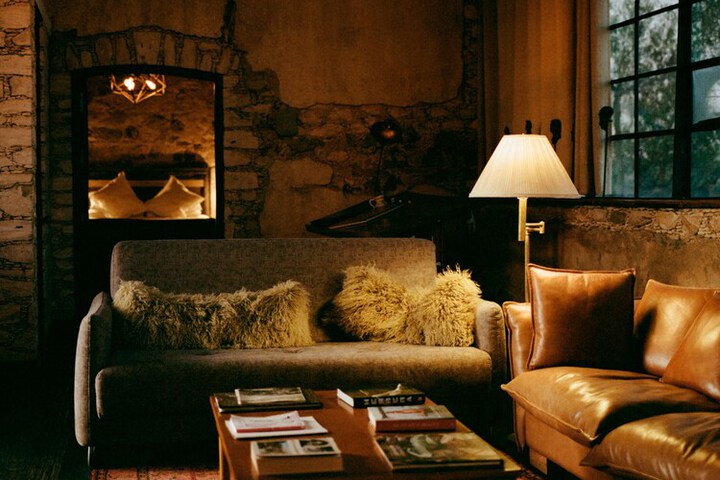 Room 52 of 169