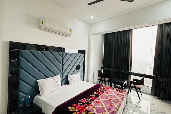 Room 8 of 15