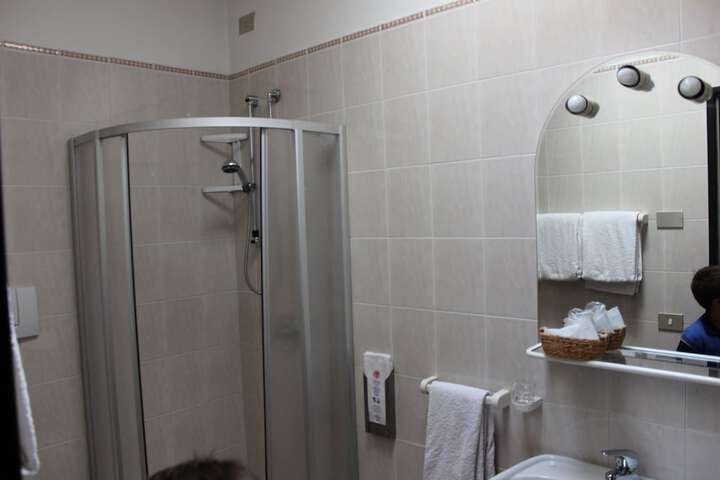 Room 13 of 32