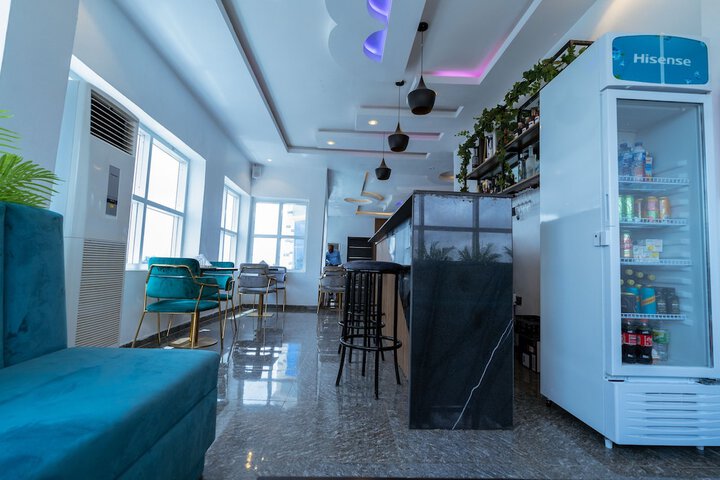 Lounge 54 of 65