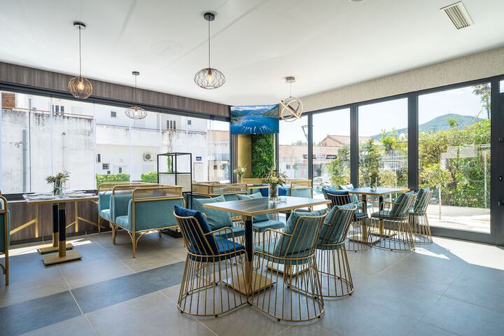 Dining 152 of 168