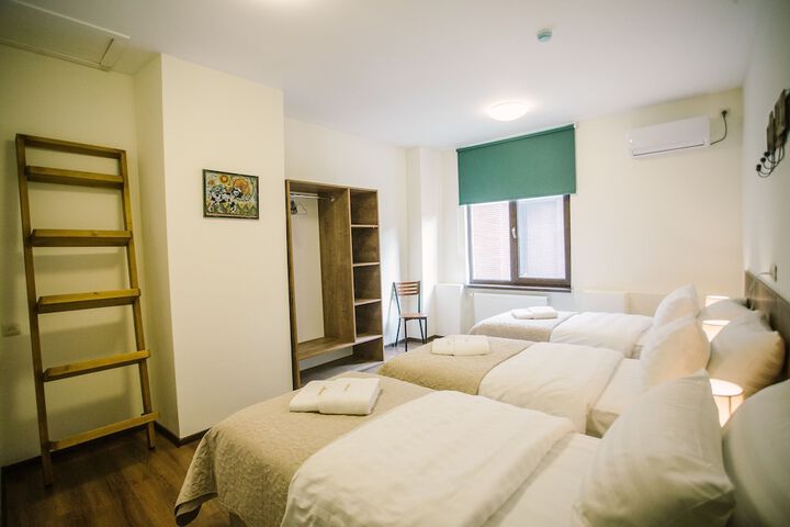 Room 16 of 127