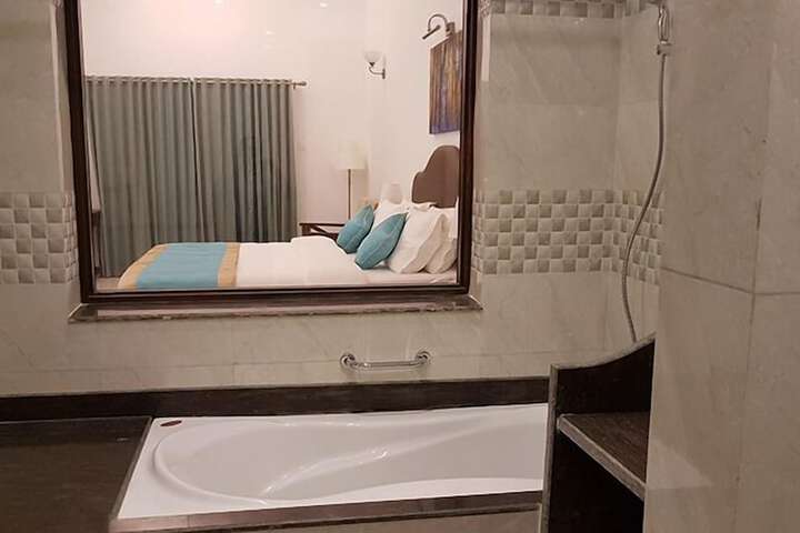 Room 32 of 62