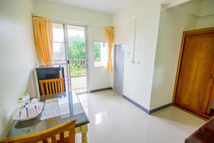 Room 40 of 48