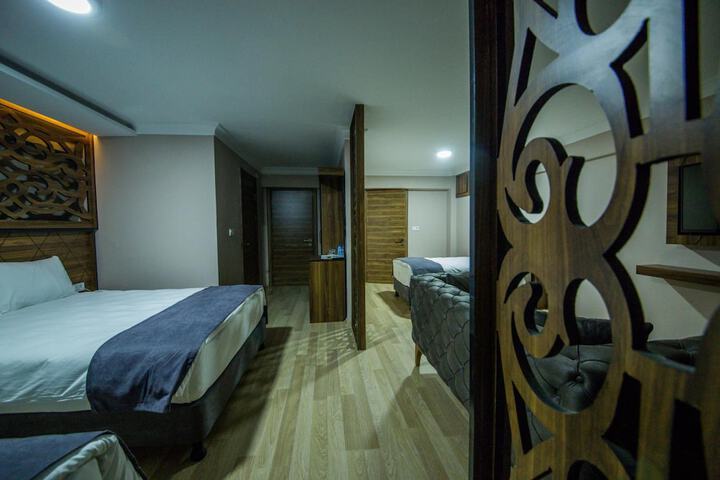 Room 28 of 48