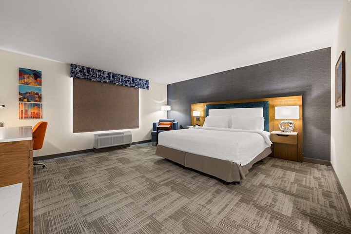 Room 9 of 34
