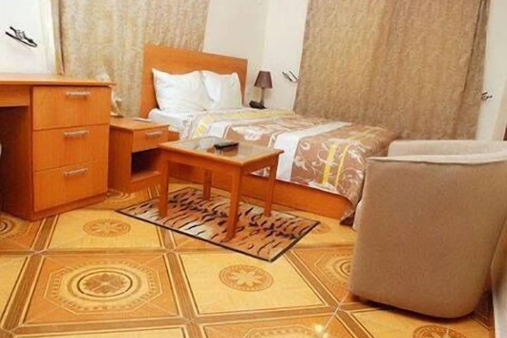Room 5 of 14