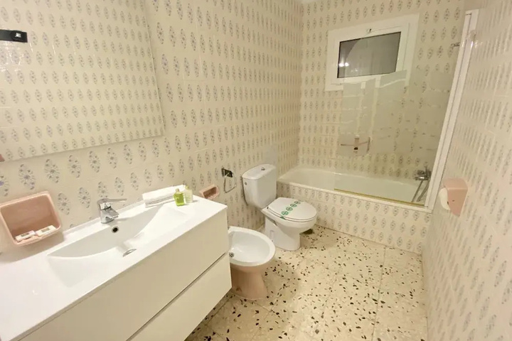 Room 9 of 22