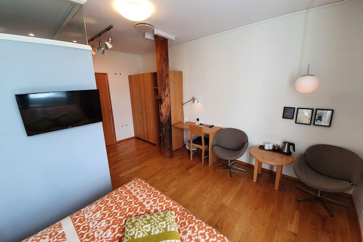 Room 12 of 109