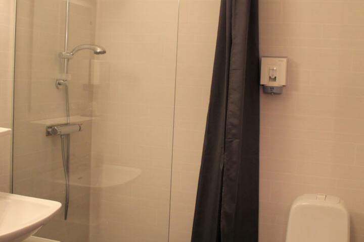Room 64 of 140