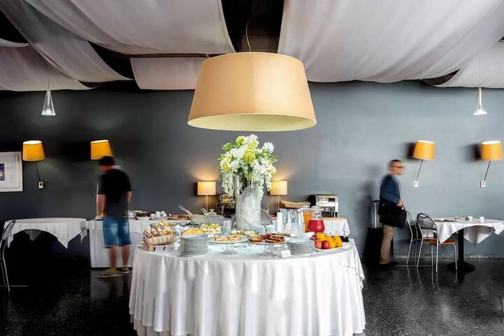 Breakfast/Coffee Service 27 of 45