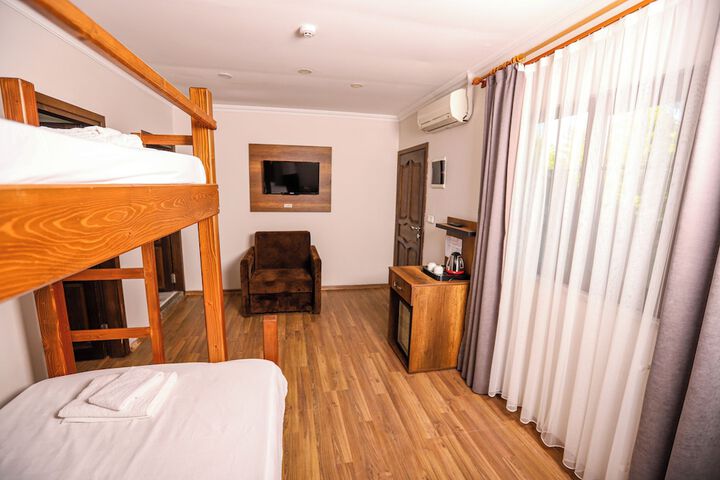 Room 7 of 33