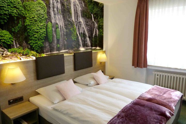 Room 11 of 50