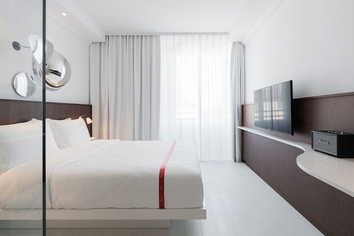 Room 13 of 62