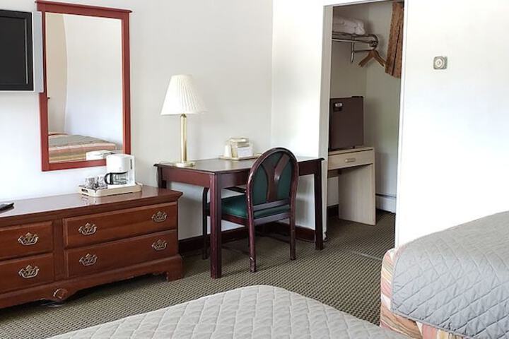 2 Double Beds (7 of 7)