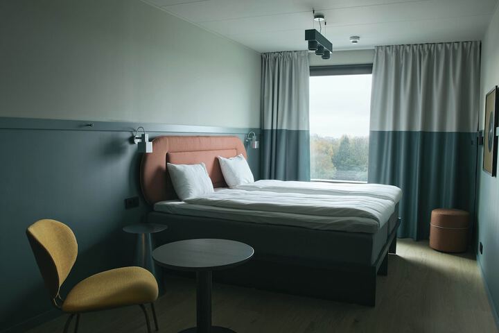 Room 16 of 44