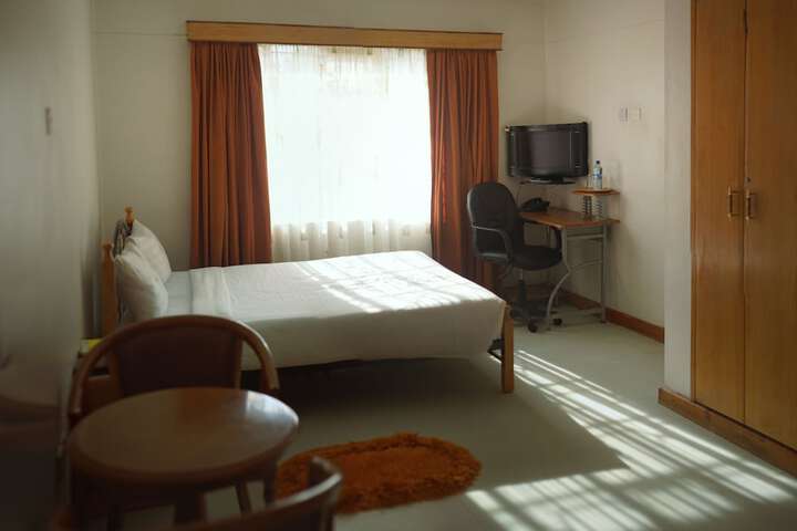 Room 6 of 32