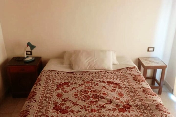 Room 24 of 83