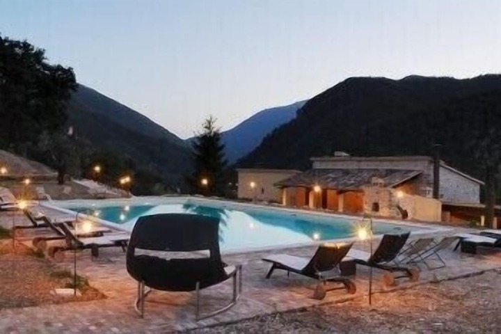 Hotel with Pool