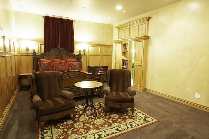 Room 35 of 96