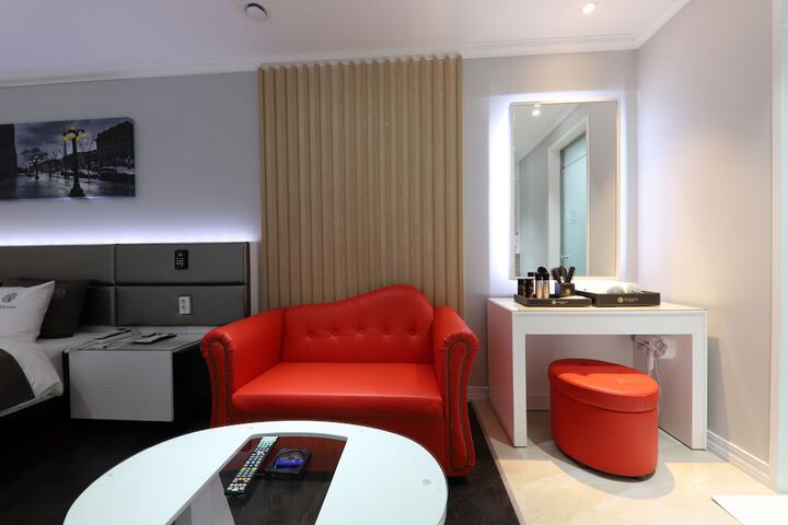 Room 28 of 58