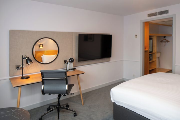 Room 26 of 176