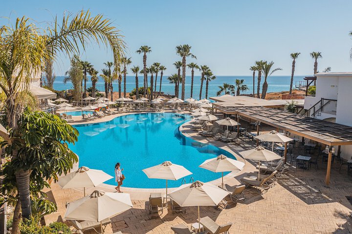 Hotel with Pool
