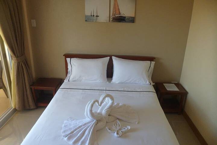 Room 11 of 32