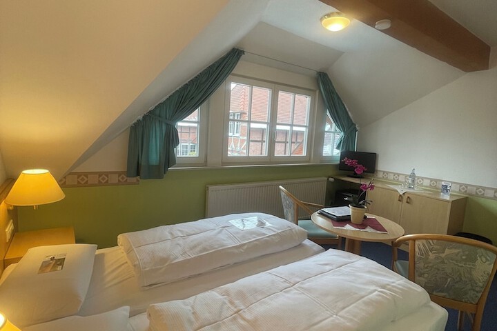 Room 4 of 36