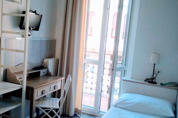 Room 5 of 37