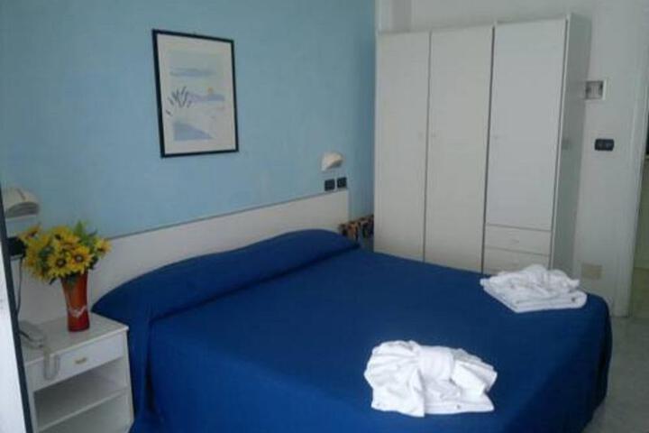 Room 6 of 7