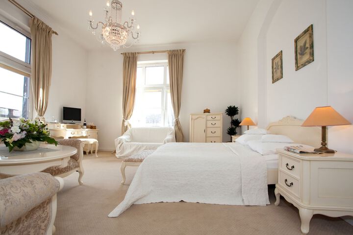 Room 9 of 35