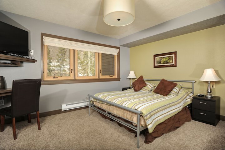 Room 3 of 138