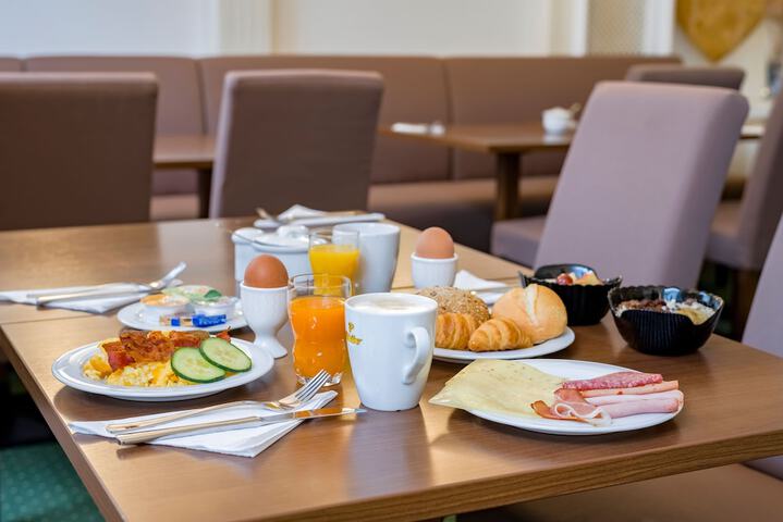 Breakfast/Coffee Service 26 of 30