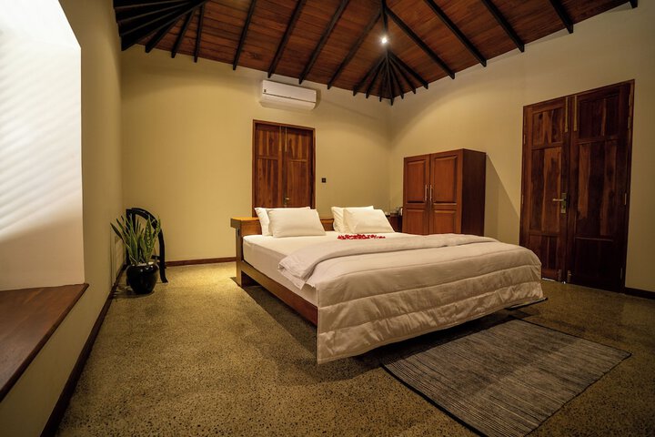 Room 4 of 13