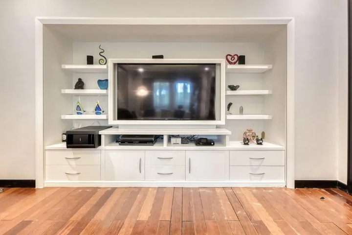 Room 4 of 27