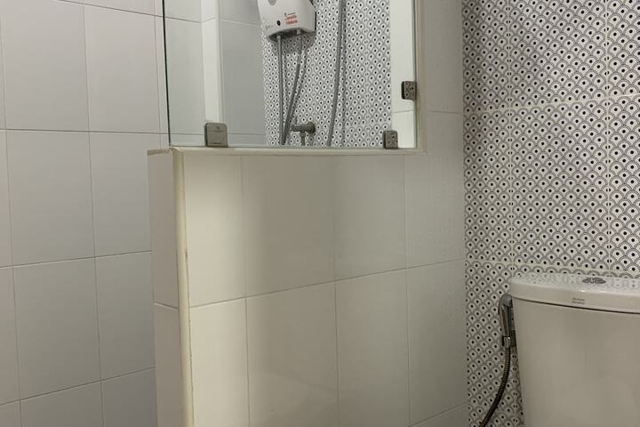 Room 7 of 12
