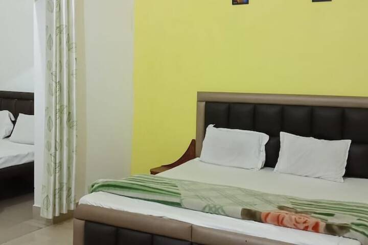 Room 6 of 28