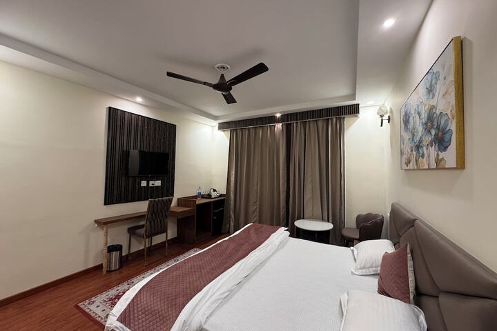 Room 3 of 39
