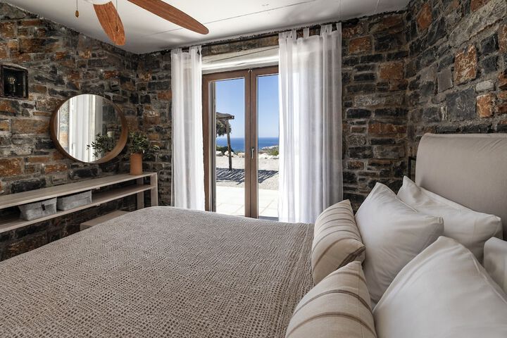 Room 4 of 52