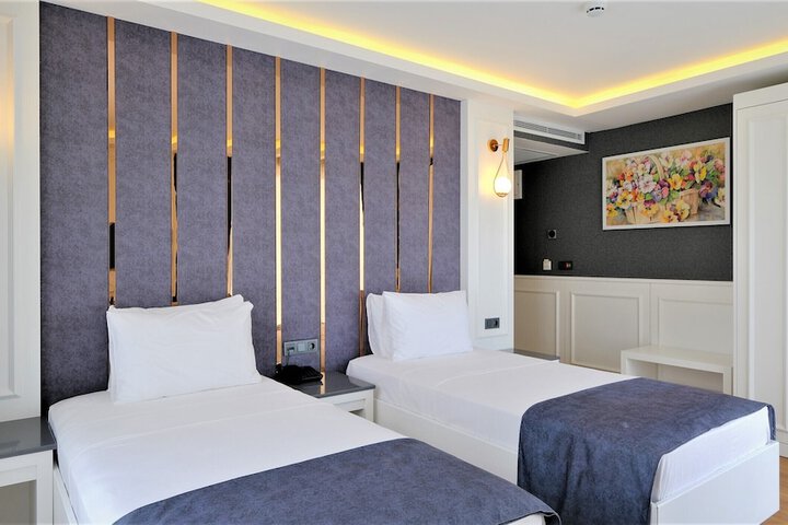Room 30 of 68
