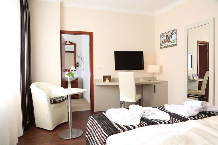 Room 4 of 52