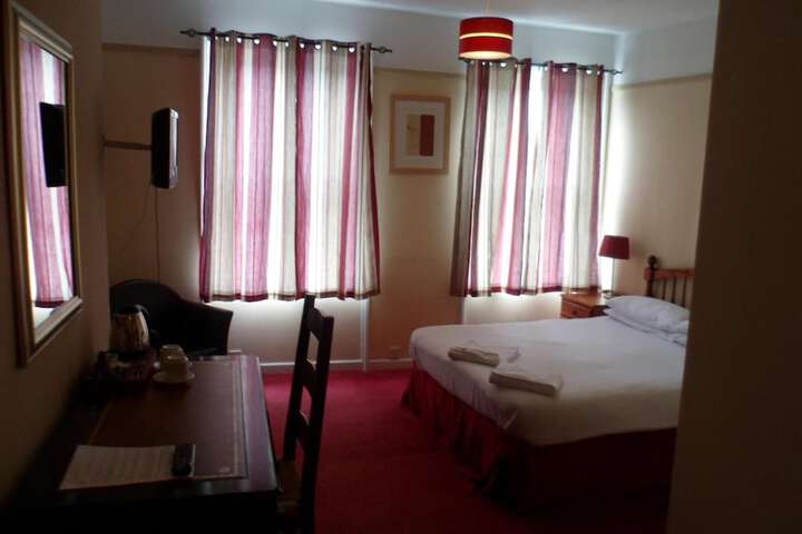 Room 9 of 37