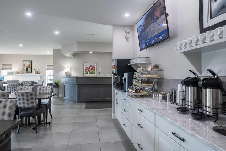 Breakfast/Coffee Service 101 of 109
