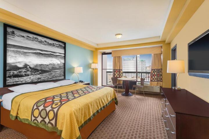 Skyview King with Sofa Bed (2 of 8)